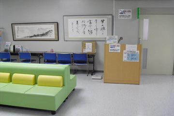 内科外来処置室前の画像