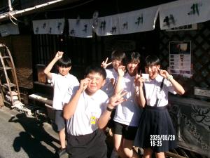 ４