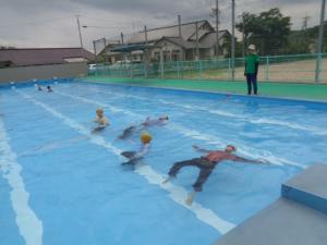 着衣水泳